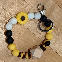 Load image into Gallery viewer, Sunflower wristlet
