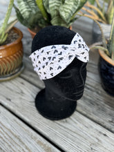 Load image into Gallery viewer, Tan with black hearts headband