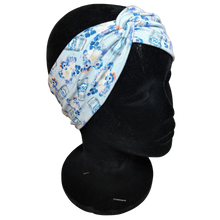 Load image into Gallery viewer, Busch Light with flower