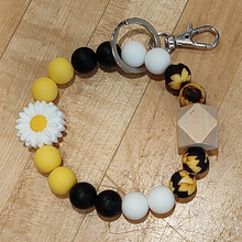 Load image into Gallery viewer, Sunflower wristlet
