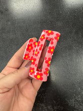 Load image into Gallery viewer, Flower power hair clip
