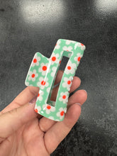 Load image into Gallery viewer, Flower power hair clip
