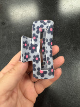 Load image into Gallery viewer, Flower power hair clip
