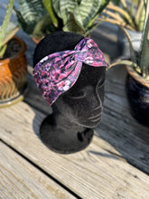 Load image into Gallery viewer, Purple embroidered flowers headband
